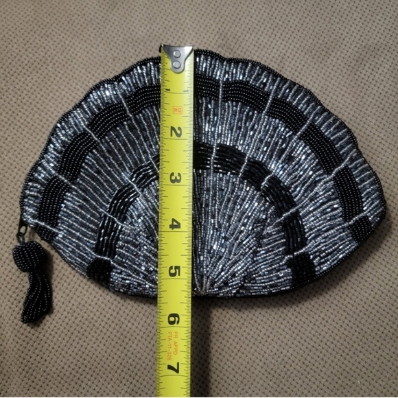 Vintage glass beaded evening clutch shell shape - Picture 7 of 9